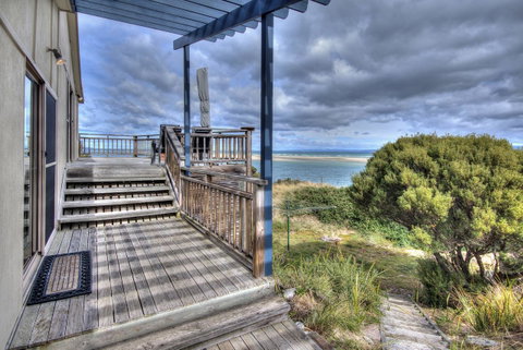The Strand ~ On The Edge Of The Beach - Accommodation Directory 5