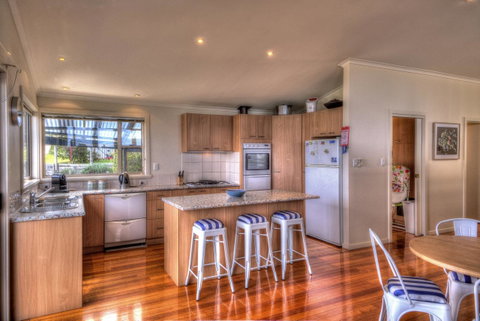The Strand ~ On The Edge Of The Beach - Accommodation Directory 11