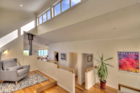 The Strand ~ On The Edge Of The Beach - Accommodation Directory 7