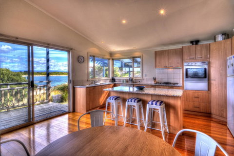 The Strand ~ On The Edge Of The Beach - Accommodation Directory 6