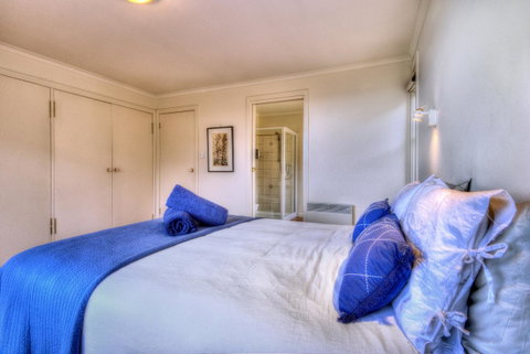 The Strand ~ On The Edge Of The Beach - Accommodation Directory 10