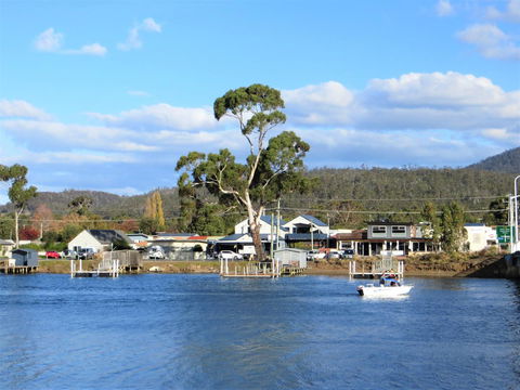 Orford Prosser Holiday Units - Accommodation Directory 9