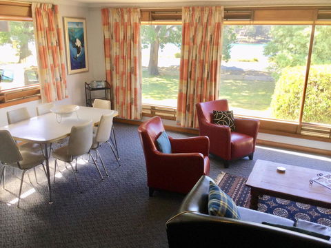 Orford Prosser Holiday Units - Accommodation Directory 4