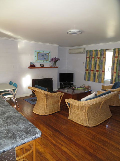 Orford Prosser Holiday Units - Accommodation Directory 0