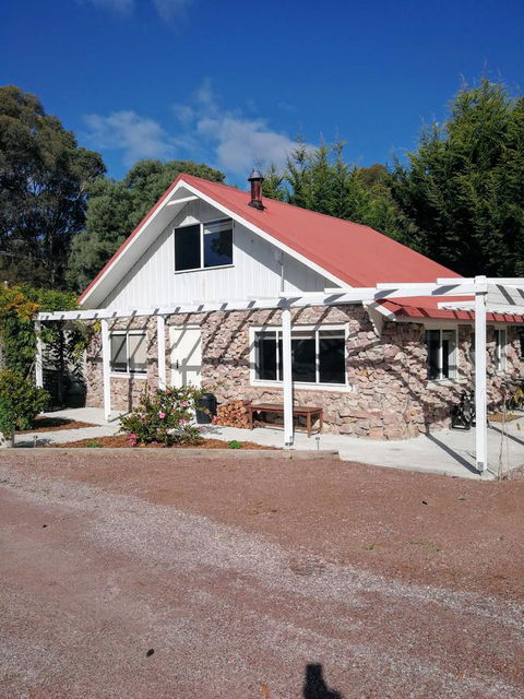 Hilltop Cottages - Accommodation Directory 0