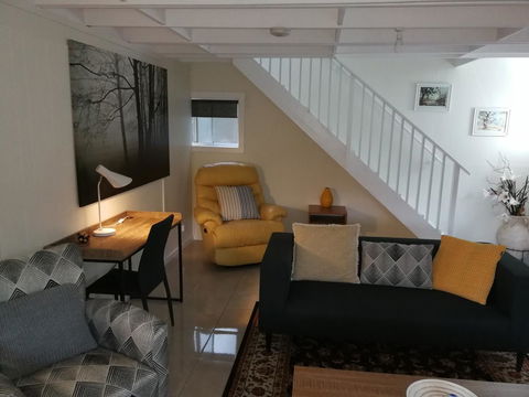 Hilltop Cottages - Accommodation Directory 6