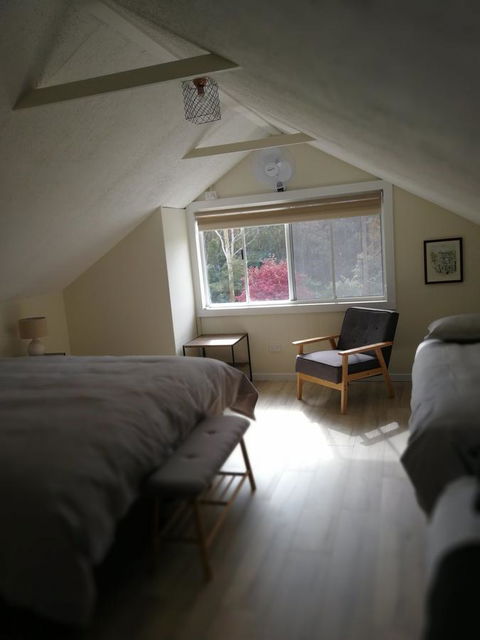 Hilltop Cottages - Accommodation Directory 3