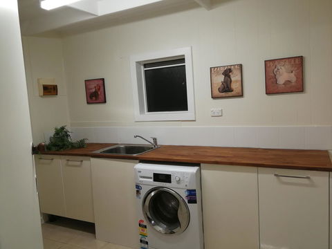 Hilltop Cottages - Accommodation Directory 4