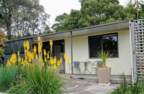 Hilltop Cottages - Accommodation Directory 9