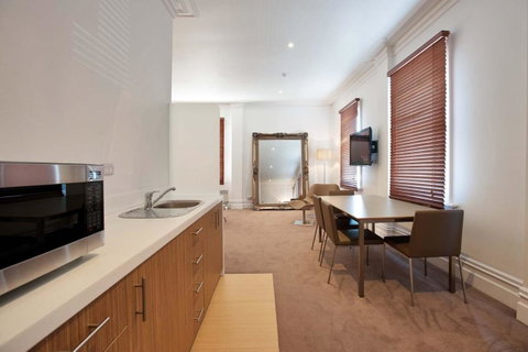 Ikon Hotel - Accommodation Directory 24