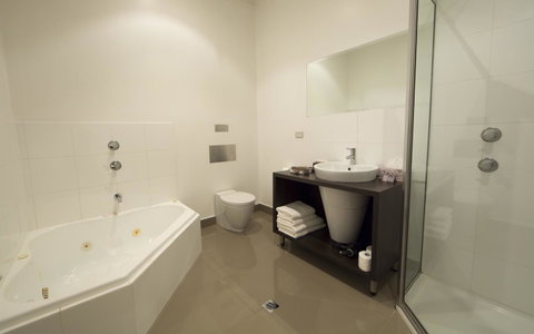 Ikon Hotel - Accommodation Directory 9