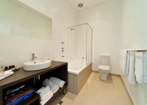 Ikon Hotel - Accommodation Directory 18