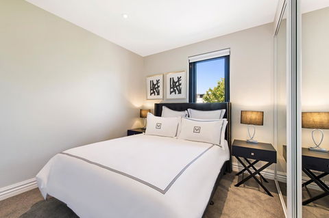 Manhattan Apartments - Notting Hill - Accommodation Directory 24
