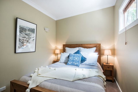 Avalon House - Accommodation Directory 11