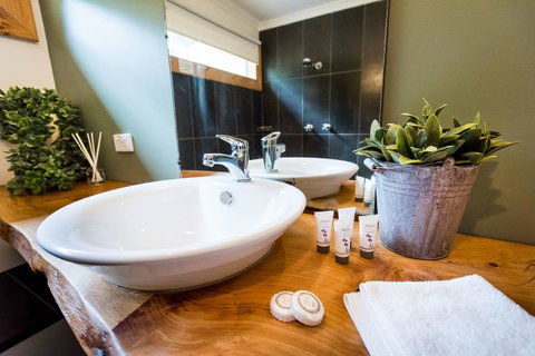 Avalon House - Accommodation Directory 10