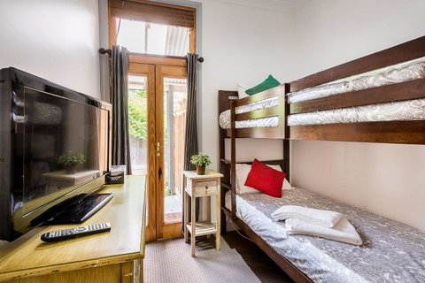 Avalon House - Accommodation Directory 17