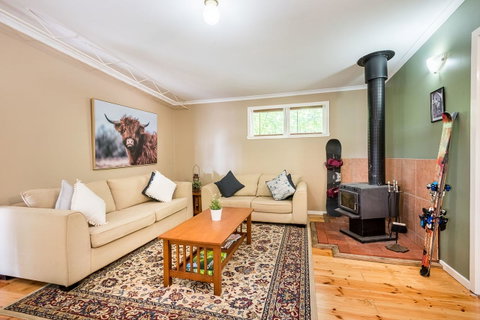 Avalon House - Accommodation Directory 29