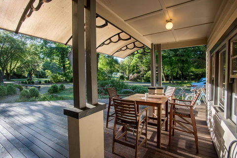 Avalon House - Accommodation Directory 14