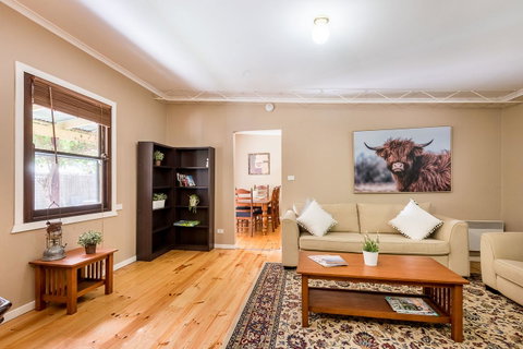 Avalon House - Accommodation Directory 27
