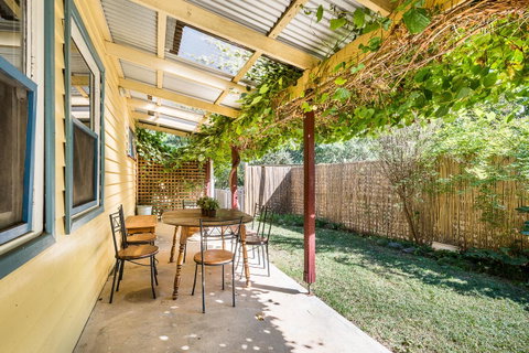 Avalon House - Accommodation Directory 39