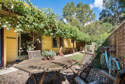 Avalon House - Accommodation Directory 6