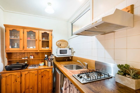 Avalon House - Accommodation Directory 43