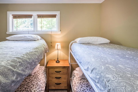 Avalon House - Accommodation Directory 37