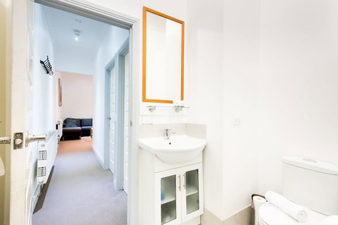 Avalon House - Accommodation Directory 33