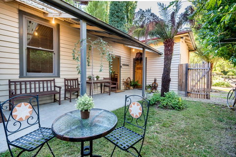 Avalon House - Accommodation Directory 1