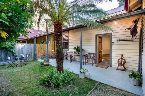Avalon House - Accommodation Directory 22
