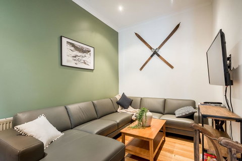 Avalon House - Accommodation Directory 4