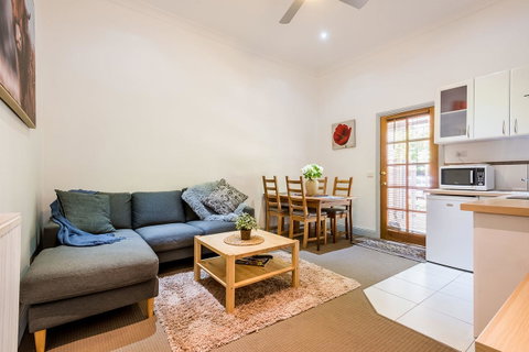 Avalon House - Accommodation Directory 18