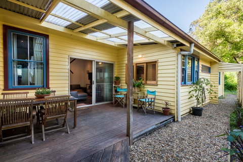 Avalon House - Accommodation Directory 9