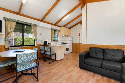 Bright Riverside Holiday Park - Accommodation Directory 23