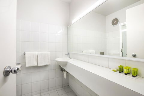 Nightcap At Matthew Flinders Hotel - Accommodation Directory 11