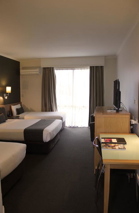 Swan Hill Resort - Accommodation Directory 18