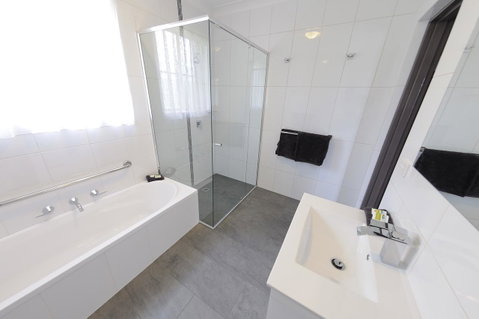 Greenvale Holiday Units - Accommodation Directory 2