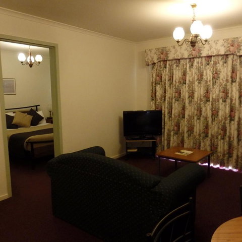 Bright Chalet - Accommodation Directory 10