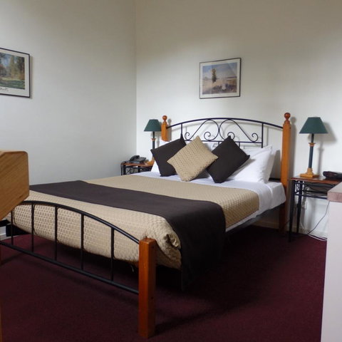 Bright Chalet - Accommodation Directory 3