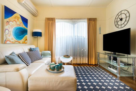 Nautique Beach House - Accommodation Directory 3