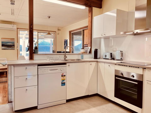 Nautique Beach House - Accommodation Directory 13