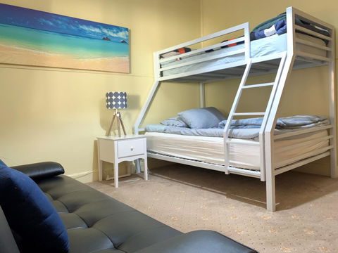 Nautique Beach House - Accommodation Directory 9