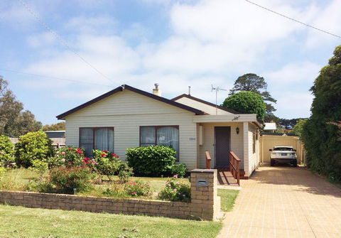 Nautique Beach House - Accommodation Directory 21