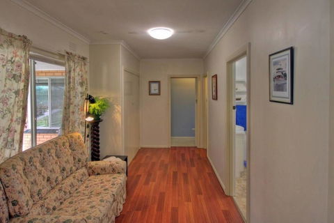 Jacaranda House - Accommodation Directory 5