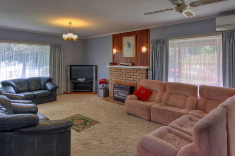 Jacaranda House - Accommodation Directory 1