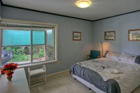 Jacaranda House - Accommodation Directory 6