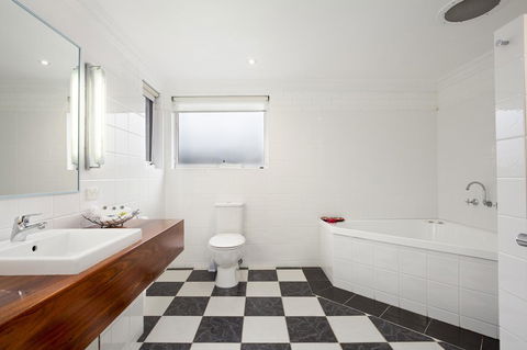 The International Motel Apollo Bay - Accommodation Directory 17