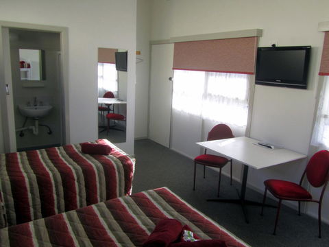 The Highlander Motel - 24HR Check In - Accommodation Directory 27