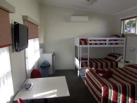 The Highlander Motel - 24HR Check In - Accommodation Directory 21
