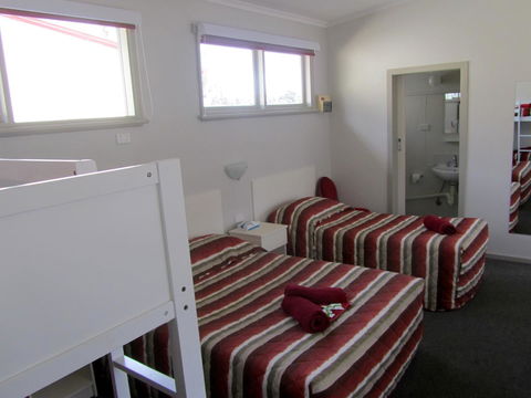 The Highlander Motel - 24HR Check In - Accommodation Directory 23